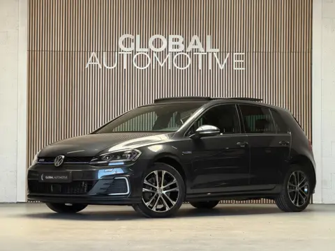 Volkswagen GOLF 1.4 TSI PHEV GTE - PANO - TREKHAAK - KEYLESS - CAMERA