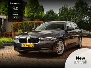 BMW 5 Serie Touring 530e xDrive Trekhaak Elektrisch | Schuifdak | Topstaat! | All-season