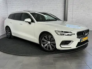 Volvo V60 2.0 T8 Twin Engine AWD Inscription B&W HUD Pano Trekhaak Pilot Assist
