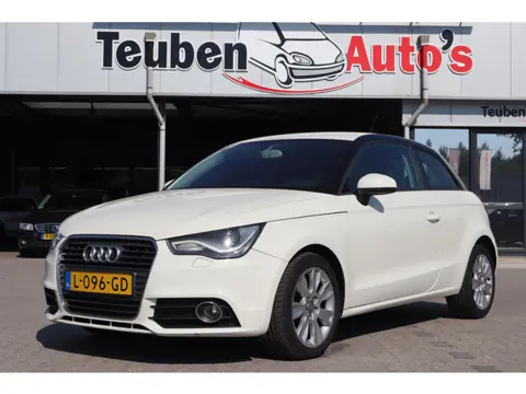 Audi A1 1.2 TFSI Attraction | Climate control | PDC achter | Xenon | Stoelverwarming