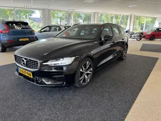 Volvo V60 2.0 T4 R-Design (bj 2019, automaat)