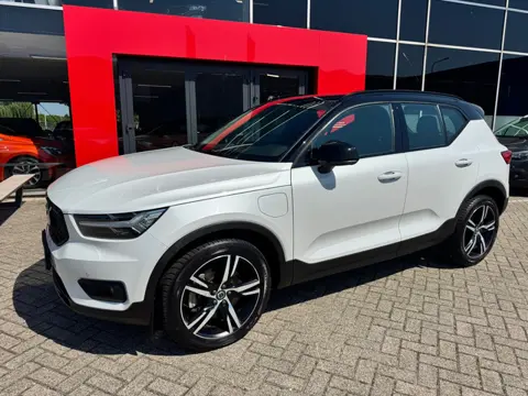 Volvo XC40 1.5 T4 Recharge R-Design Expression|Zwart dak|NL-auto|Elektr. stoelen met Memory|SOH 90%