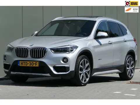BMW X1 sDrive20i xLine Pano Leder Navi Stoelverwarming
