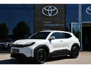 Toyota Urban Cruiser Dynamic 61 kWh Automaat 175pk | Nieuw | Direct uit voorraad leverbaar |