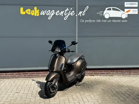 Vespa Bromscooter Sprint 50 *matte lak *nieuwstaat *14700 km