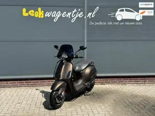 Vespa Bromscooter Sprint 50 *matte lak *nieuwstaat *14700 km