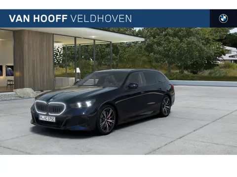 BMW 5 Serie Touring 550e xDrive M Sport Automaat / Panoramadak / Bowers & Wilkins / Adaptief M Onder