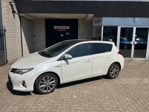 Toyota Auris 1.8 Hybrid Lease Pro / PANO DAK / DEALER SERVICED / NAVI / CLIMA / METALLIC