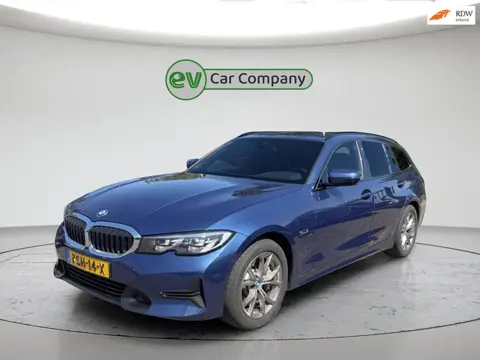 BMW 3-serie Touring 330e | M-sport pakket | Memory Seats | Camera | CarPlay | Dealer onderhouden | K