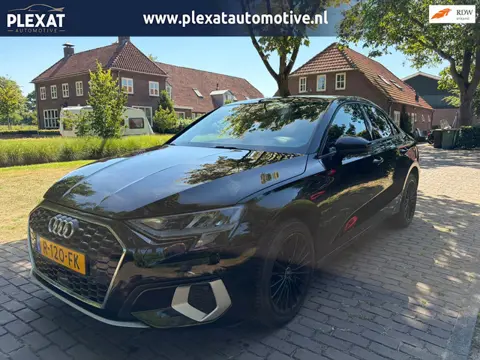 Audi A3 Limousine 30 TFSI S edition Aut. | Stoelverwarming | Lijnbaanbegeleiding | Virtual | Lichtme