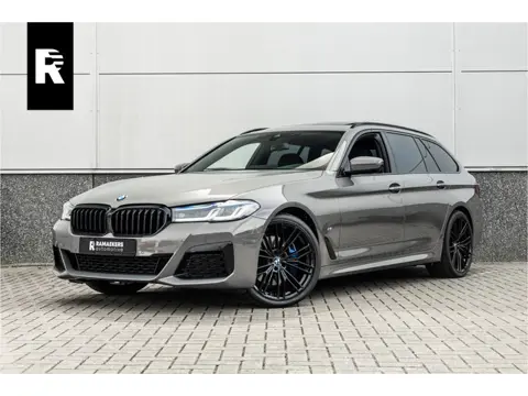 BMW 5 Serie Touring 530i High Executive M-Sport 20inch / Bernina Grau / Pano / Camera / Laser