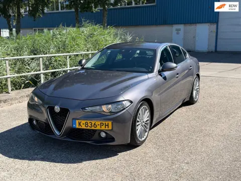 Alfa Romeo Giulia 2.0T Super!2016!AUtomaat!200PK!PDC!LM.velgen!