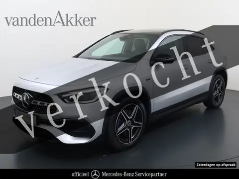 Mercedes-Benz GLA 250e AMG // Trekhaak // Panorama dak // Memory // Sfeerverlichting // Multi Beam L