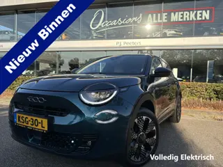 Fiat 600E La Prima 54 kWh Achteruitrijcamera - Airco - Apple carplay - Parkeersensoren - Navigatie -
