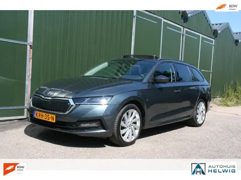 Skoda Octavia Combi 1.4 TSI iV PHEV Business Edition Plus, PANORAMADAK, NAVIGATIE