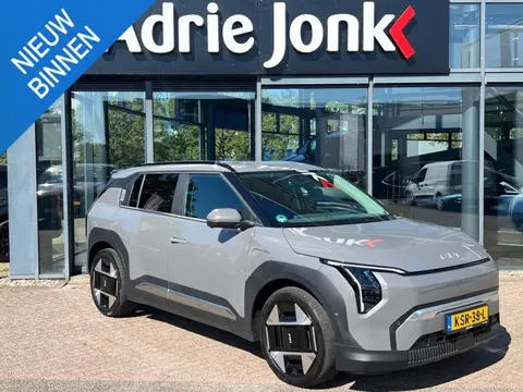 Kia EV3 Plus Advanced 58.3 kWh ZO GOED ALS NIEUW | 9.141km | LEDER | 360gr CAMERA | APPLE CARPLAY/AN