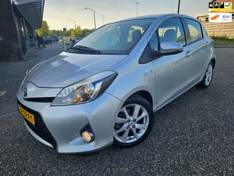 Toyota Yaris 1.5 Full Hybrid Dynamic GARANTIE