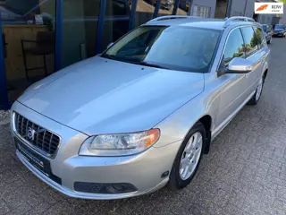 Volvo V70 2.5FT Summum Automaat LEER / XENON / TREKHAAK