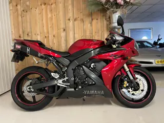 Yamaha Sport YZF-R1nieuw model, 28000km, origineel nederlands geleverd, etc...