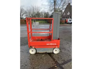 Verticale manlift Skyjack SJ16