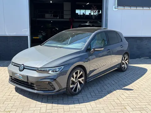 Volkswagen Golf 1.5 eTSI R-Line|IQ|Pano|ACC|Alarm|Keyless|Trekhaak