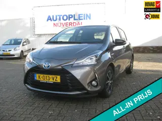 Toyota Yaris 1.5 Hybrid Dynamic super nette zeer complete Yaris met trekhaak in two-tone kleurstelli