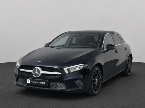 Mercedes-Benz A-klasse 200 | Widescreen | Carplay | Sfeerverlichting | AMG velgen | Camera | Stoelve