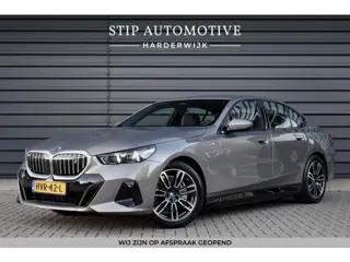 BMW i5 eDrive40 M Sport 84 kWh | Orig. NL | Driving Assistant Plus | Lederen Bekleding | Ambient ver