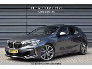 BMW 1 Serie M135i xDrive 306pk | Pano | Harman/Kardon | Head-Up | 19'' Wielen | Stuur + Stoelverwarm