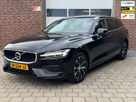 Volvo V60 2.0 B3 Momentum Business|Pano|HUD|360Cam|H&K|Trekhaak|