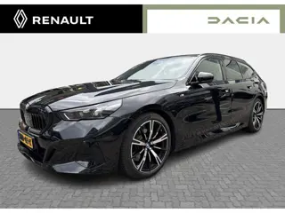 BMW 5 Serie Touring 530e M Sport Edition - Harman Kardon / Panoramadak / Trekhaak / Travel Pack / Ic