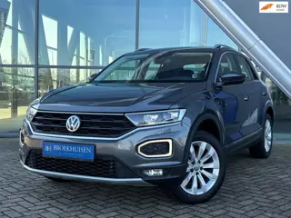Volkswagen T-Roc 1.5 TSI Sport 150pk Automaat / Camera / Trekhaak / Stoel-Stuurverwarming