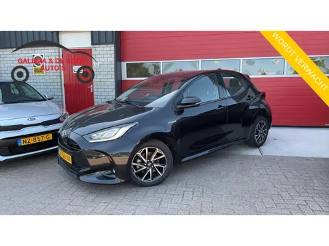 Toyota Yaris 1.5 Hybrid Business Plus TREKHAAK / FULL LED / KEYLESS / CAMERA / CARPLAY / NAVI / CLIM