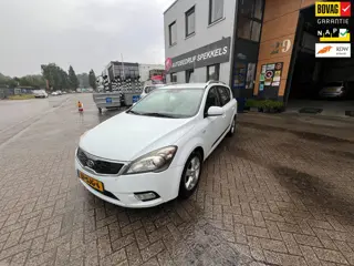 Kia Cee'd Sporty Wagon 1.4 CVVT Navigator Plus Pack rechter achter scherm kleine schade gewoon rijba