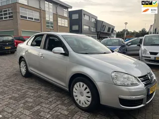 Volkswagen Jetta 1.6 FSI Trendline sedan