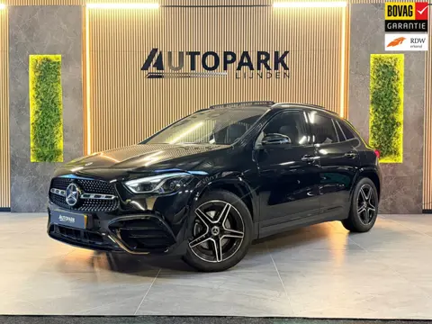 Mercedes-Benz GLA-klasse 200 AMG Line PANO|KEYLESSS|DODEHOEK|CARPLAY|CAMERA|SFEERVERLICHTING|19 INCH