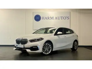 BMW 1-serie 118i Luxury Line 140pk Automaat / Pano / Navi / LED / Volleer / PDC