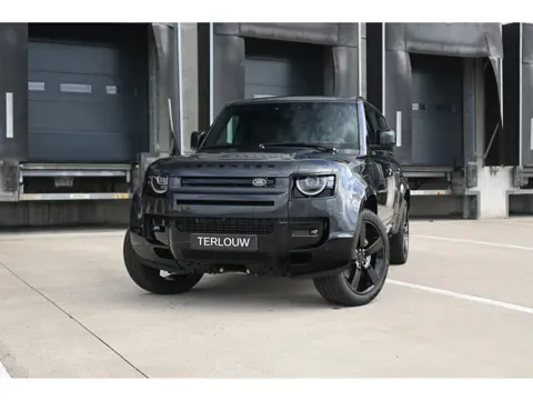 Land Rover Defender 110 2.0 P300e 110 Dynamic SE Edition