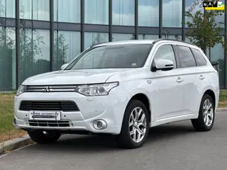 Mitsubishi Outlander 2.0 PHEV Executive Edition // NL Auto // Trekhaak // Navi // Camera // Leder //