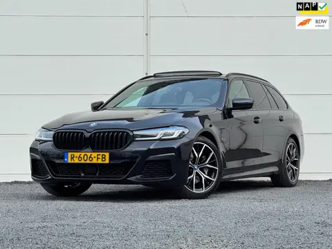BMW 5-serie Touring 530e M-Sport Org NL Pano Keyless Stoelventilatie+ Verwarming Laser light Camera 