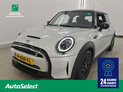 Mini Mini Electric Classic 33 kWh | SOH 95% | Comfort Plus | Stuur- en Stoelverwarming | Navi | CarP