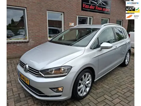 Volkswagen Golf Sportsvan 1.2 TSI Highline. NL auto, 2de eigenaar. O.a. camera, navi, cruise, trekha