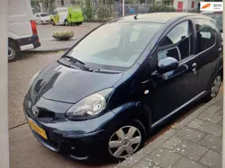 Toyota Aygo 1.0-12V Comfort airco 5 deuren apk november 140 dkm boeken geheel afgestempeld aanwezig 