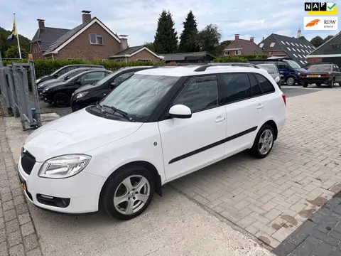 Skoda Fabia Combi 1.4-16V Tour nieuwe APK