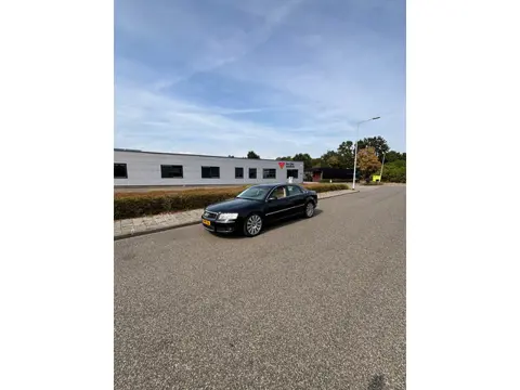 Audi A8 3.7 quattro Pro Line