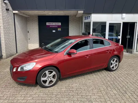 Volvo S60 2.0 D3 Kinetic / 5 CILINDER / APK MEI 2027 / DISTRIBUTIE VERVANGEN / TREKHAAK / EURO-5