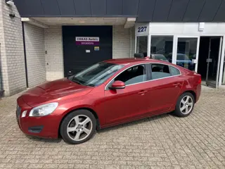 Volvo S60 2.0 D3 Kinetic / 5 CILINDER / APK MEI 2027 / DISTRIBUTIE VERVANGEN / TREKHAAK / EURO-5
