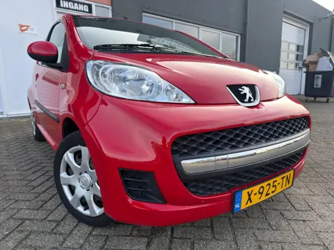Peugeot 107 1.0-12V XR met airco en bluetooth telefoon / media