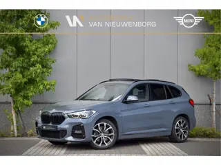 BMW X1 xDrive25e M-Sport High Executive | Panoramadak | Lederen Sportstoelen met Memory | Head-Up | 
