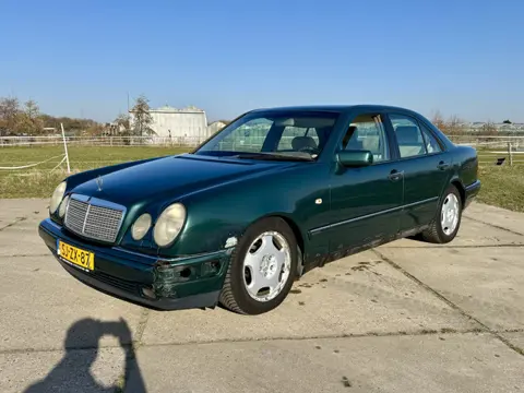 Mercedes-Benz E-Klasse 200 Classic airco lm velgen